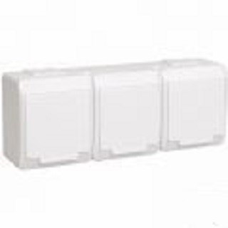 Розетка трехместная с з/к ИЭК Гермес с крышкой для открытой установки IP44 белый РСб23-3-ГЧ - фото 30182