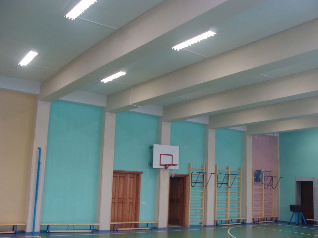 Освещение спортзалов в школе